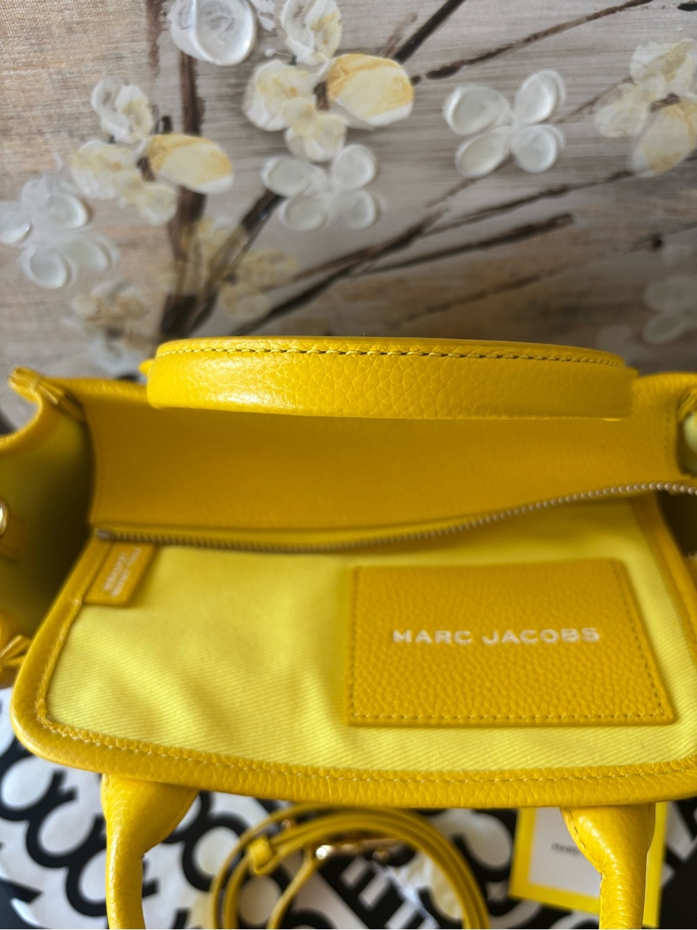 Marc Jacobs SMALL The Tote Bag - Yellow Pebbled Leather - Picture 14 of 15